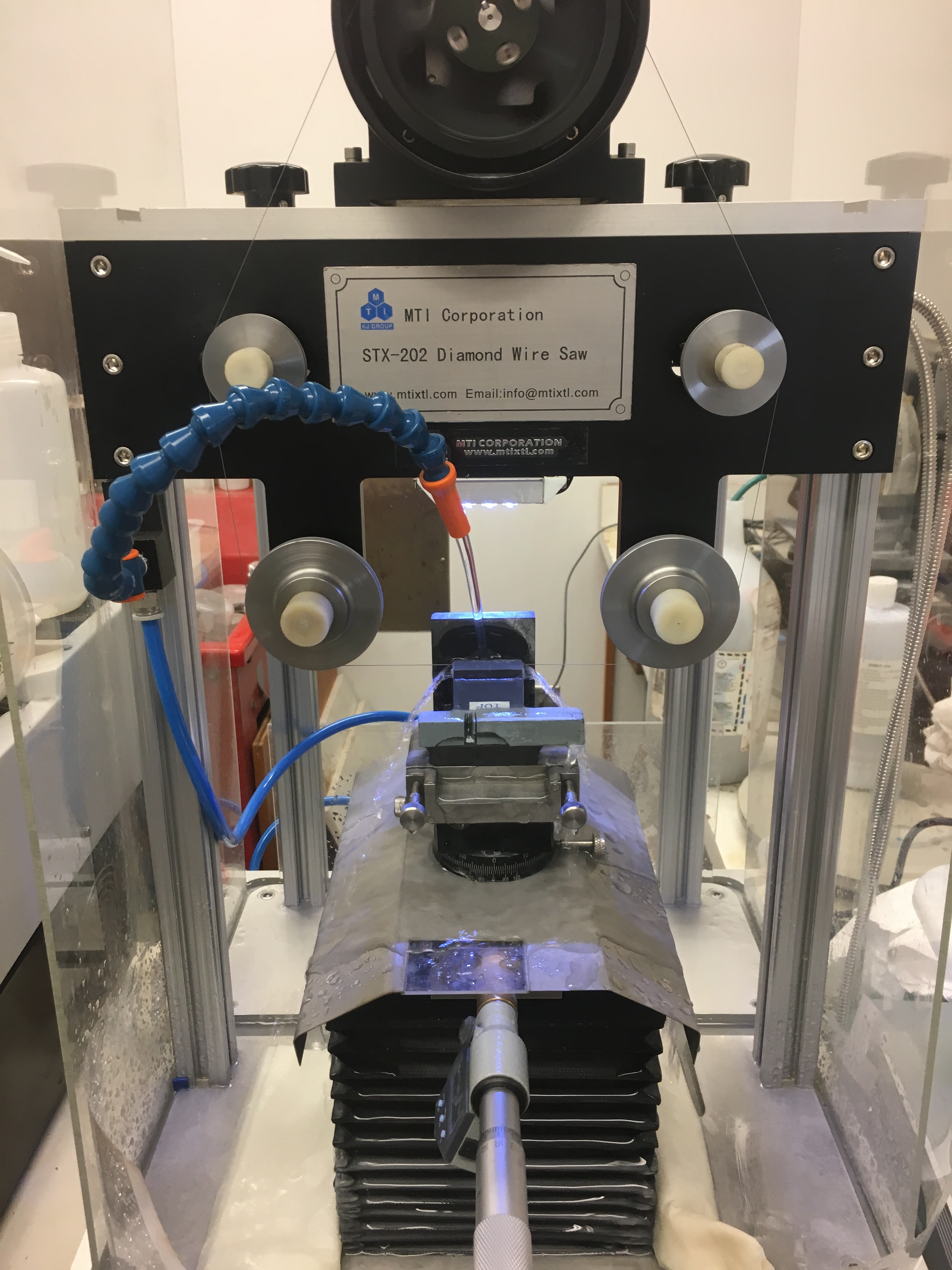 Diamond wire saw cutting for the sample preparation
